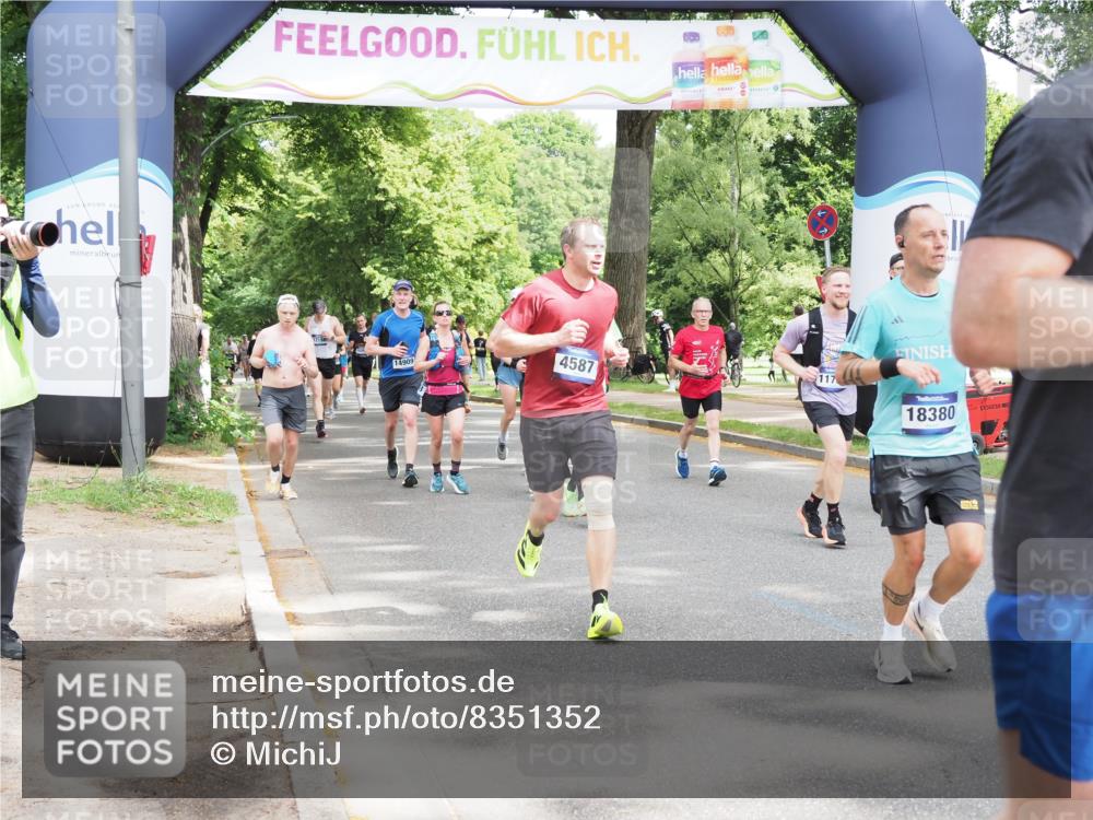 29.06.2025 - hella hamburg halbmarathon MichiJ http://msf.ph/oto/8351352 29.06.2025 10:41:15 Zwischen KM18-KM19 1422, 1442, 2630, 3059, 4587, 6374, 8698, 9922, 11789, 14702, 14909, 15441, 17765, 18380 meine-sportfotos.de