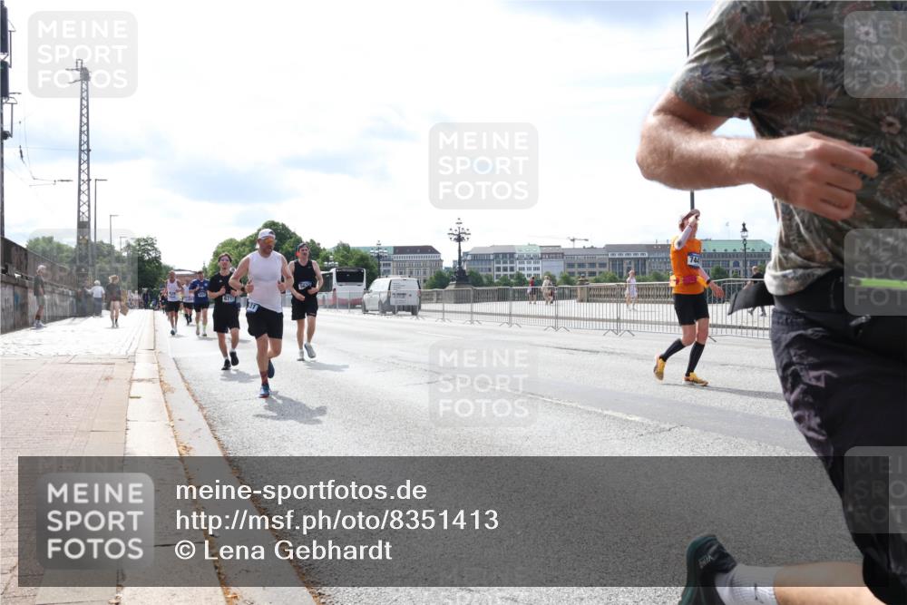 29.06.2025 - hella hamburg halbmarathon Lena Gebhardt http://msf.ph/oto/8351413 29.06.2025 10:13:47 Lombardsbrücke 6717, 56, 1007, 1131, 1194, 1480, 1859, 2055, 2359, 2721, 2904, 2987, 3729, 4001, 4187, 4795, 4950, 4962, 5232, 5546, 5631, 5719, 6026, 6710, 6717, 6724, 7346, 7446, 7447, 7460, 7462, 7913, 8279, 8673, 9128, 9527, 9612, 9631, 10442, 10443, 10977, 11441, 11987, 12313, 12492, 12797, 12928, 12929, 13331, 13928, 15085, 15482, 15663, 15721, 15722, 15922, 16491, 17439, 17472, 17474, 17985, 18041, 18222, 18231, 18236, 18239 meine-sportfotos.de