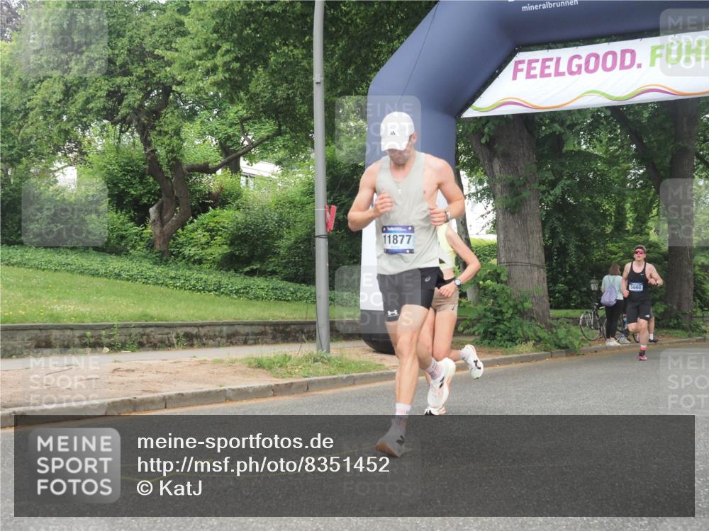 29.06.2025 - hella hamburg halbmarathon KatJ http://msf.ph/oto/8351452 29.06.2025 10:21:20 Zwischen KM18-KM19 3955, 4812, 7845 meine-sportfotos.de
