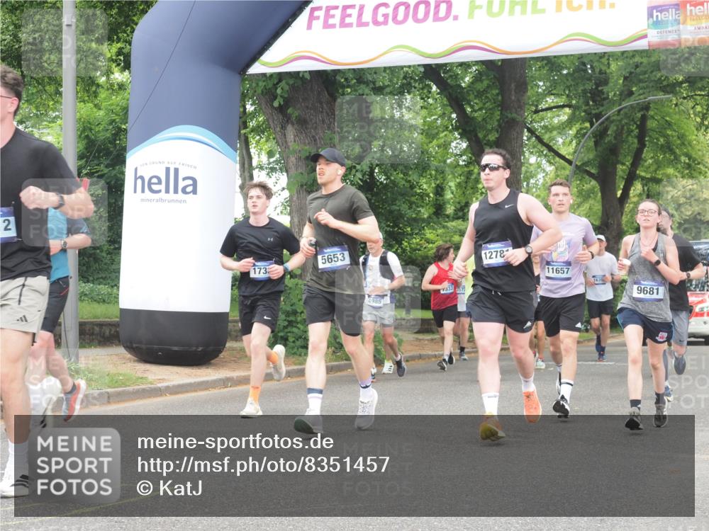 29.06.2025 - hella hamburg halbmarathon KatJ http://msf.ph/oto/8351457 29.06.2025 10:50:58 Zwischen KM18-KM19 1212, 1733, 1851, 2463, 4985, 5653, 7333 meine-sportfotos.de