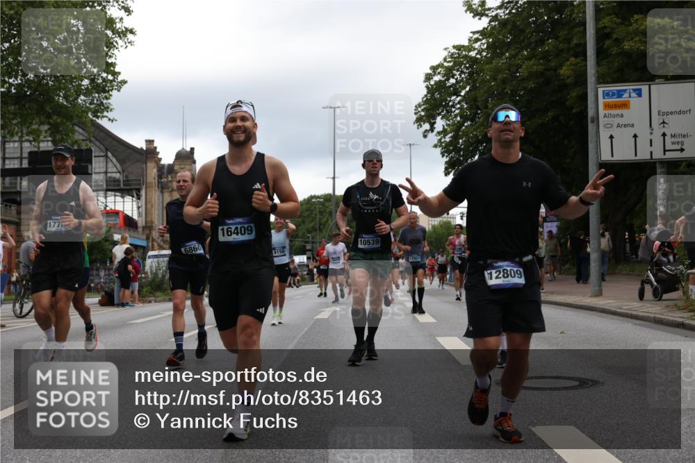 29.06.2025 - hella hamburg halbmarathon Yannick Fuchs http://msf.ph/oto/8351463 29.06.2025 10:52:48 20KM 1285, 1642, 1946, 1951, 2027, 2711, 2855, 5084, 5633, 6208, 6636, 6860, 7476, 7659, 8392, 8929, 9156, 9353, 9553, 9555, 9655, 9835, 10539, 10915, 12809, 13407, 14355, 14375, 14631, 14914, 15263, 16206, 16409, 16563, 16922, 16924, 17346, 17665, 17782, 17810, 17814, 17839, 17852, 17931, 17967, 18112, 18232, 18556, 18682, 18730, 18833, 18954, 19002, 19003 meine-sportfotos.de