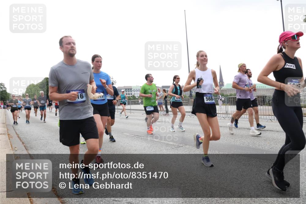 29.06.2025 - hella hamburg halbmarathon Lena Gebhardt http://msf.ph/oto/8351470 29.06.2025 10:38:43 Lombardsbrücke 16, 17250, 9689, 568, 12577, 232, 56, 1232, 1390, 1451, 1457, 1596, 1721, 1791, 2113, 2151, 2498, 2524, 2534, 2576, 2660, 2693, 3010, 3094, 3095, 3216, 3286, 3307, 3323, 3338, 3635, 3636, 3726, 3777, 3841, 3927, 4028, 4139, 4155, 4159, 4257, 4259, 4260, 4316, 4320, 4883, 4964, 5085, 5089, 5155, 5617, 5684, 5735, 5913, 6062, 6200, 6695, 6696, 6751, 6875, 7117, 7148, 7263, 7371, 7561, 7692, 7849, 7868, 8367, 8783, 9708, 10554, 13060 meine-sportfotos.de