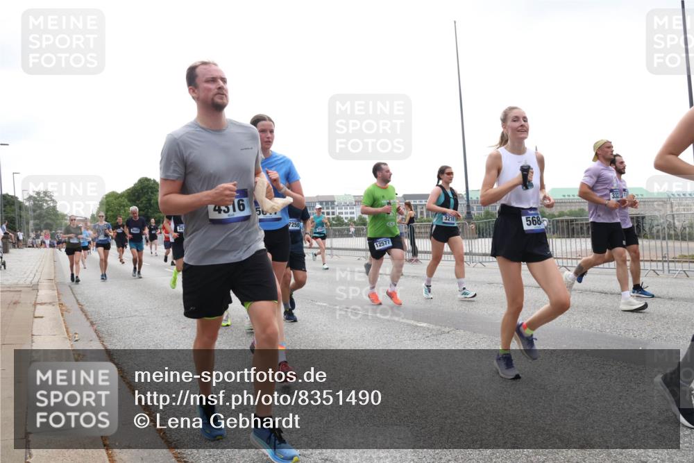 29.06.2025 - hella hamburg halbmarathon Lena Gebhardt http://msf.ph/oto/8351490 29.06.2025 10:38:43 Lombardsbrücke 25, 4316, 50, 7250, 3216, 12577, 568, 332, 56, 1232, 1390, 1451, 1457, 1596, 1721, 1791, 2113, 2151, 2498, 2524, 2534, 2576, 2660, 2693, 3010, 3094, 3095, 3216, 3286, 3307, 3323, 3338, 3635, 3636, 3726, 3777, 3841, 3927, 4028, 4139, 4155, 4159, 4257, 4259, 4260, 4316, 4320, 4883, 4964, 5085, 5089, 5155, 5617, 5684, 5735, 5913, 6062, 6200, 6695, 6696, 6751, 6875, 7117, 7148, 7263, 7371, 7561, 7692, 7849, 7868, 8367, 8783, 9708, 10554, 13060 meine-sportfotos.de