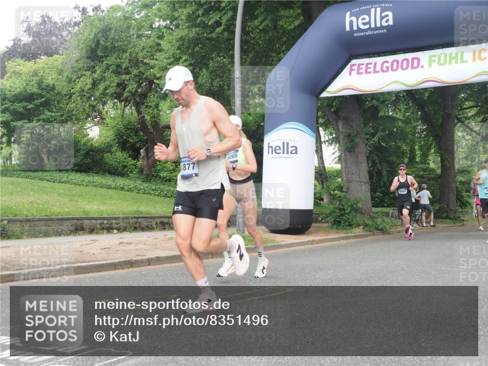 29.06.2025 - hella hamburg halbmarathon KatJ http://msf.ph/oto/8351496 29.06.2025 10:21:20 Zwischen KM18-KM19 3955, 4812, 7845 meine-sportfotos.de
