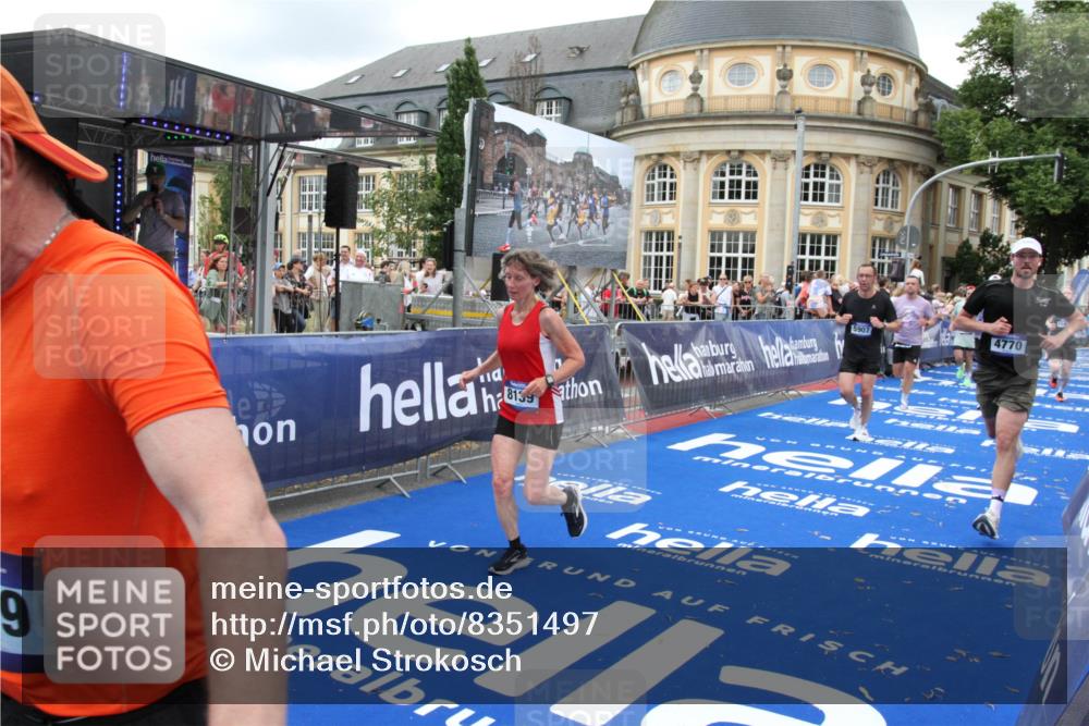 29.06.2025 - hella hamburg halbmarathon Michael Strokosch http://msf.ph/oto/8351497 29.06.2025 10:53:01 Ziel 1258, 2099, 3334, 4557, 4558, 4770, 5907, 7509, 8139, 8720, 9093, 10724, 12155, 12367, 12519, 12910, 14791, 15430, 18590, 18720 meine-sportfotos.de