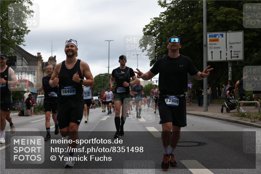 29.06.2025 - hella hamburg halbmarathon Yannick Fuchs http://msf.ph/oto/8351498 29.06.2025 10:52:48 20KM 1285, 1642, 1946, 1951, 2027, 2711, 2855, 5084, 5633, 6208, 6636, 6860, 7476, 7659, 8392, 8929, 9156, 9353, 9553, 9555, 9655, 9835, 10539, 10915, 12809, 13407, 14355, 14375, 14631, 14914, 15263, 16206, 16409, 16563, 16922, 16924, 17346, 17665, 17782, 17810, 17814, 17839, 17852, 17931, 17967, 18112, 18232, 18556, 18682, 18730, 18833, 18954, 19002, 19003 meine-sportfotos.de