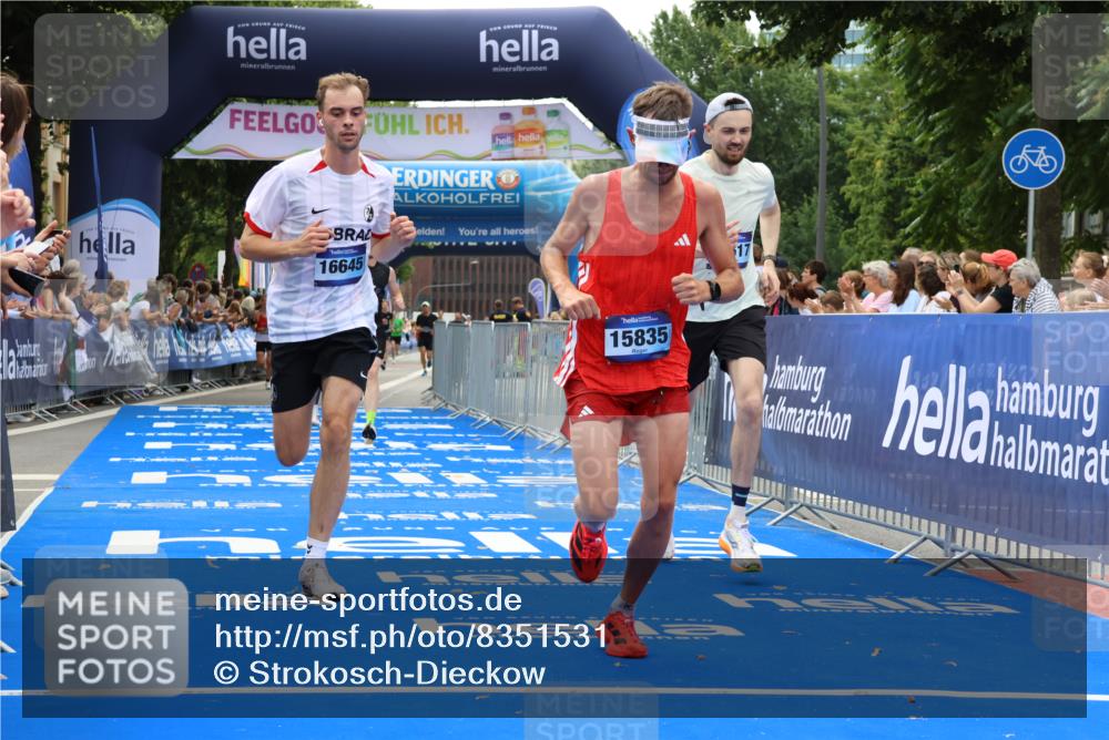 29.06.2025 - hella hamburg halbmarathon Strokosch-Dieckow http://msf.ph/oto/8351531 29.06.2025 10:31:38 Ziel 5187, 5660, 7793, 12681, 13606, 13617, 15835, 18102 meine-sportfotos.de