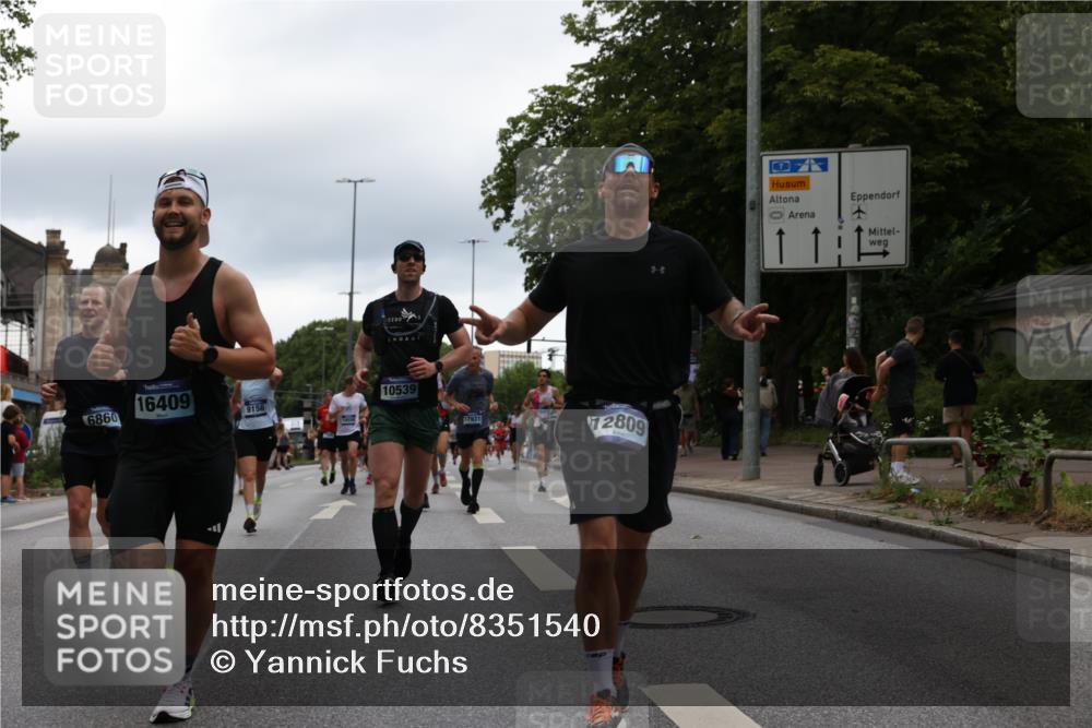 29.06.2025 - hella hamburg halbmarathon Yannick Fuchs http://msf.ph/oto/8351540 29.06.2025 10:52:48 20KM 1285, 1642, 1946, 1951, 2027, 2711, 2855, 5084, 5633, 6208, 6636, 6860, 7476, 7659, 8392, 8929, 9156, 9353, 9553, 9555, 9655, 9835, 10539, 10915, 12809, 13407, 14355, 14375, 14631, 14914, 15263, 16206, 16409, 16563, 16922, 16924, 17346, 17665, 17782, 17810, 17814, 17839, 17852, 17931, 17967, 18112, 18232, 18556, 18682, 18730, 18833, 18954, 19002, 19003 meine-sportfotos.de