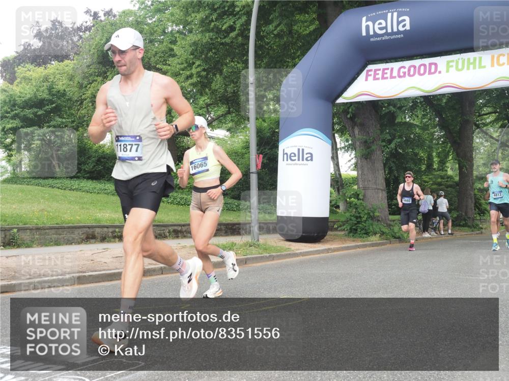 29.06.2025 - hella hamburg halbmarathon KatJ http://msf.ph/oto/8351556 29.06.2025 10:21:20 Zwischen KM18-KM19 3955, 4812, 7845 meine-sportfotos.de