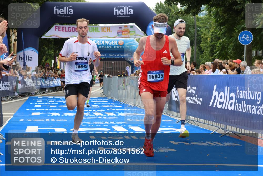 29.06.2025 - hella hamburg halbmarathon Strokosch-Dieckow http://msf.ph/oto/8351562 29.06.2025 10:31:38 Ziel 5187, 5660, 7793, 12681, 13606, 13617, 15835, 18102 meine-sportfotos.de
