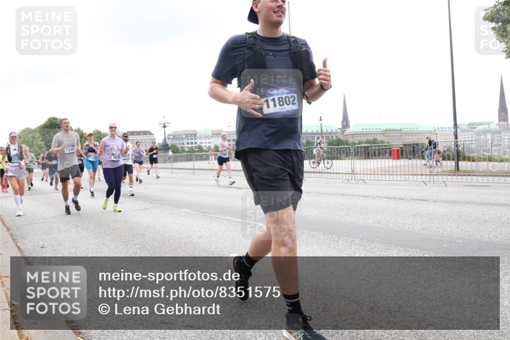 29.06.2025 - hella hamburg halbmarathon Lena Gebhardt http://msf.ph/oto/8351575 29.06.2025 10:47:58 Lombardsbrücke 8310, 7240, 1635, 11802, 1045, 1157, 1174, 1175, 1246, 1392, 1434, 1618, 1639, 1645, 1701, 1926, 2037, 2163, 2197, 2418, 2491, 2545, 2650, 2704, 2756, 2790, 2882, 2958, 3049, 3468, 3504, 3679, 3933, 4037, 4327, 4423, 4588, 4856, 5585, 5621, 5622, 5886, 5952, 7240, 7393, 7394, 7427, 7916, 7970, 8077, 8270, 8310, 8521, 8550, 8774, 9356, 9687, 9696, 9697, 9921, 10145, 10658, 10777, 10794, 10991, 11351, 11458, 11548, 11730, 11738, 11742, 11781, 11802, 11909, 12431 meine-sportfotos.de