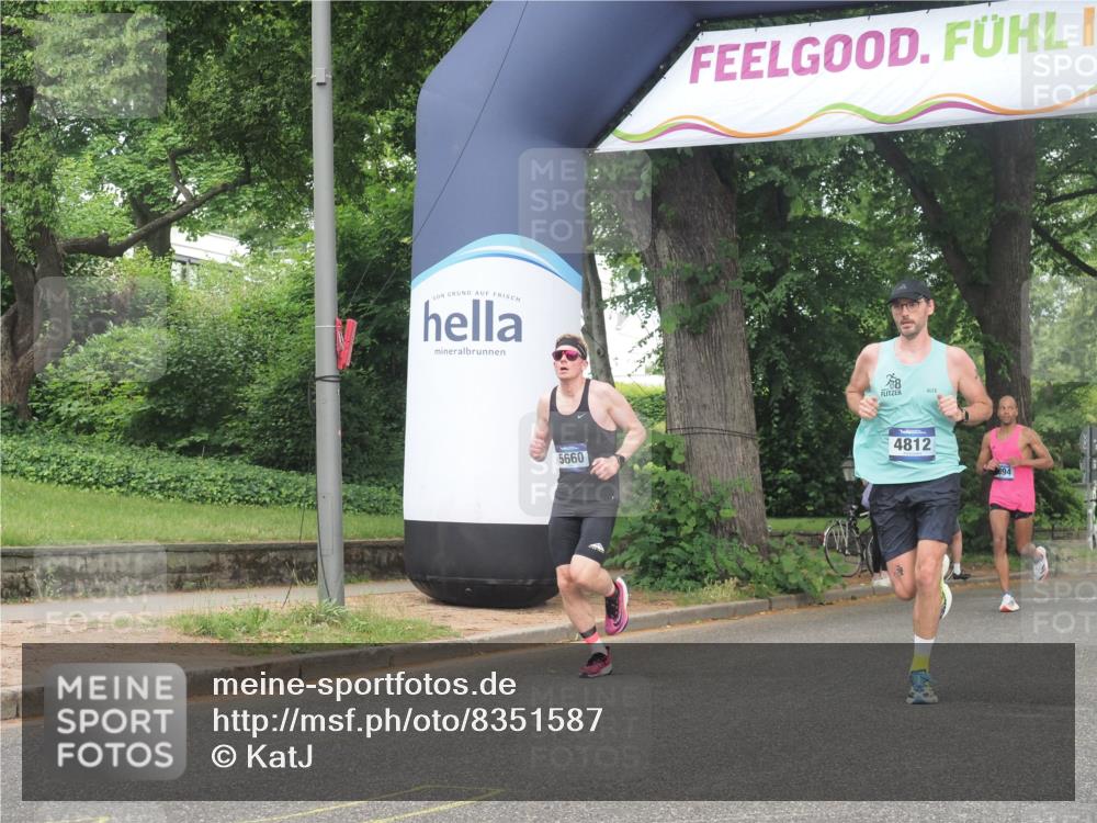 29.06.2025 - hella hamburg halbmarathon KatJ http://msf.ph/oto/8351587 29.06.2025 10:21:21 Zwischen KM18-KM19 3955, 4812, 7845 meine-sportfotos.de