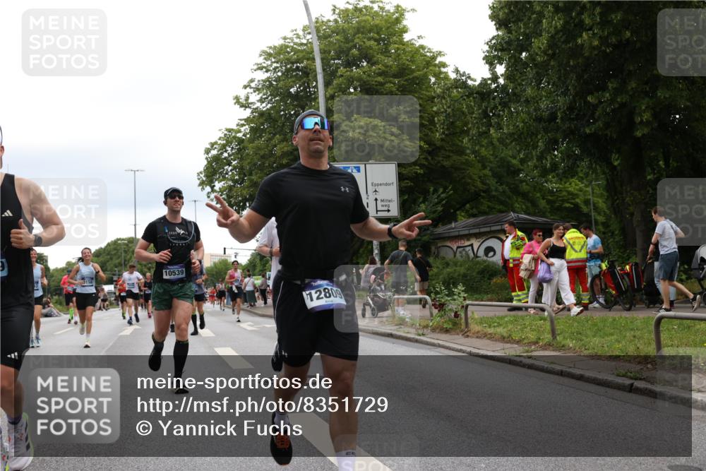 29.06.2025 - hella hamburg halbmarathon Yannick Fuchs http://msf.ph/oto/8351729 29.06.2025 10:52:49 20KM 1285, 1642, 1946, 1951, 2027, 2711, 2855, 5084, 5633, 6208, 6636, 6860, 6997, 7476, 8392, 8929, 9156, 9353, 9553, 9555, 9655, 9835, 10539, 10915, 12809, 13407, 14355, 14375, 14631, 14914, 15263, 15824, 16160, 16206, 16409, 16563, 16922, 16924, 17346, 17665, 17782, 17810, 17814, 17839, 17852, 17931, 17967, 18112, 18232, 18266, 18556, 18682, 18730, 18833, 18954, 19002, 19003 meine-sportfotos.de