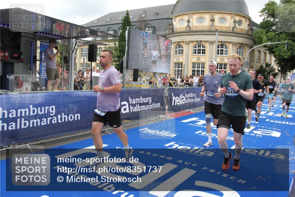 29.06.2025 - hella hamburg halbmarathon Michael Strokosch http://msf.ph/oto/8351737 29.06.2025 10:53:04 Ziel 3059, 3258, 3334, 4121, 4770, 5907, 7509, 7864, 8587, 9093, 9537, 12155, 12367, 12519, 12910, 14791, 15430, 18590, 18720 meine-sportfotos.de