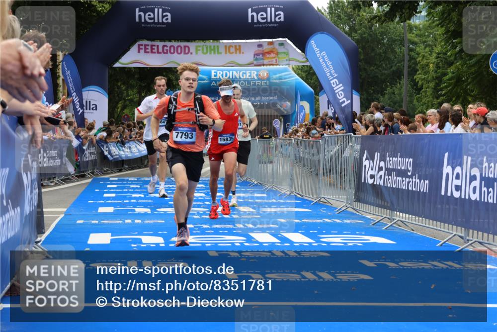 29.06.2025 - hella hamburg halbmarathon Strokosch-Dieckow http://msf.ph/oto/8351781 29.06.2025 10:31:37 Ziel 5660, 7793, 12681, 13606, 13617, 15835, 18102 meine-sportfotos.de