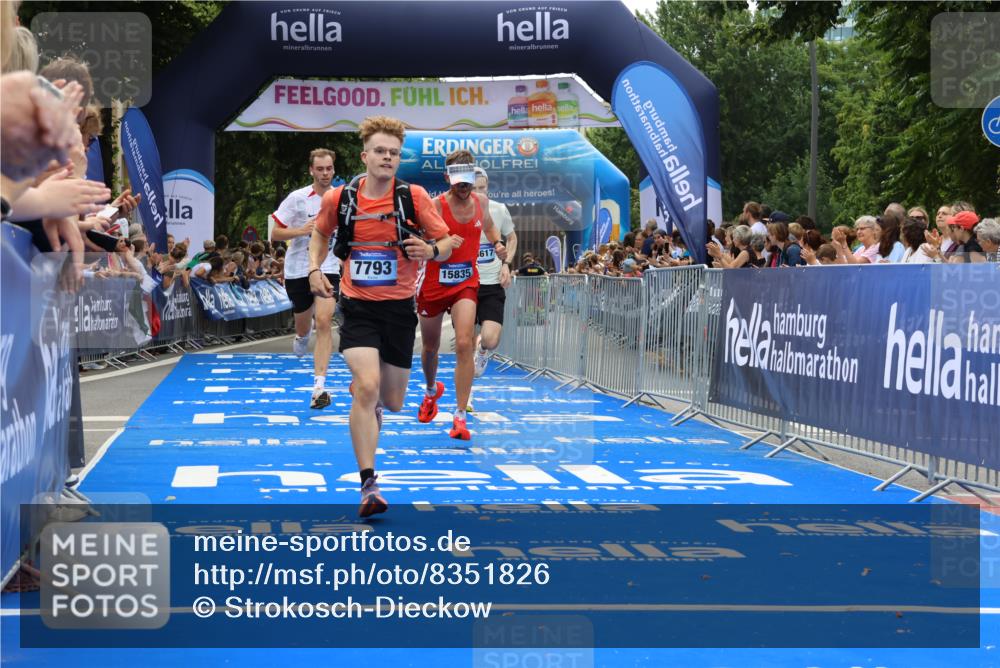 29.06.2025 - hella hamburg halbmarathon Strokosch-Dieckow http://msf.ph/oto/8351826 29.06.2025 10:31:37 Ziel 5660, 7793, 12681, 13606, 13617, 15835, 18102 meine-sportfotos.de