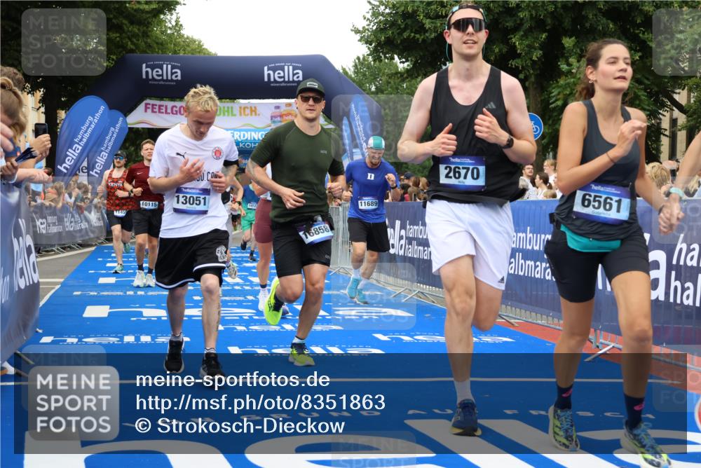 29.06.2025 - hella hamburg halbmarathon Strokosch-Dieckow http://msf.ph/oto/8351863 29.06.2025 10:52:35 Ziel 2346, 2670, 3715, 3952, 3999, 5116, 6561, 6562, 7232, 7475, 9145, 9739, 9869, 10115, 11459, 11689, 12450, 12482, 13051, 13301, 14122, 14561, 15001, 15980, 18982 meine-sportfotos.de