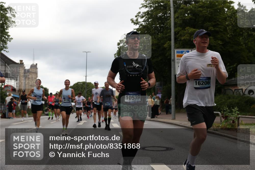 29.06.2025 - hella hamburg halbmarathon Yannick Fuchs http://msf.ph/oto/8351868 29.06.2025 10:52:50 20KM 1285, 1642, 1946, 1951, 2027, 2711, 2855, 5084, 5347, 5633, 6208, 6636, 6860, 6997, 7476, 8392, 8929, 9156, 9353, 9553, 9555, 9655, 9835, 10539, 10915, 12809, 13407, 14355, 14375, 14631, 14914, 15263, 15824, 16160, 16206, 16409, 16563, 16922, 16924, 17346, 17665, 17782, 17810, 17839, 17852, 17931, 17967, 18112, 18232, 18266, 18556, 18682, 18730, 18833, 18954, 19002, 19003 meine-sportfotos.de