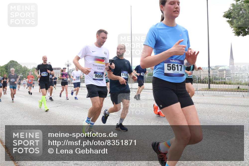 29.06.2025 - hella hamburg halbmarathon Lena Gebhardt http://msf.ph/oto/8351871 29.06.2025 10:38:44 Lombardsbrücke 2576, 4259, 9004, 17250, 5617, 56, 1232, 1390, 1451, 1457, 1596, 1721, 1791, 2113, 2151, 2498, 2524, 2534, 2576, 2660, 2693, 3010, 3094, 3095, 3216, 3286, 3307, 3323, 3338, 3635, 3636, 3726, 3777, 3841, 3927, 4028, 4139, 4155, 4159, 4257, 4259, 4260, 4316, 4320, 4883, 4964, 5085, 5089, 5155, 5617, 5684, 5735, 5913, 6062, 6695, 6696, 6751, 6875, 7117, 7148, 7263, 7371, 7561, 7692, 7849, 7868, 8367, 8783, 9708, 10554, 13060 meine-sportfotos.de