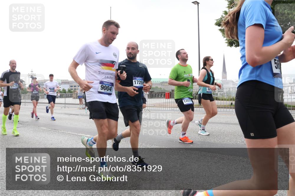 29.06.2025 - hella hamburg halbmarathon Lena Gebhardt http://msf.ph/oto/8351929 29.06.2025 10:38:44 Lombardsbrücke 2576, 5913, 4259, 9004, 17250, 32, 12577, 2, 56, 56, 1232, 1390, 1451, 1457, 1596, 1721, 1791, 2113, 2151, 2498, 2524, 2534, 2576, 2660, 2693, 3010, 3094, 3095, 3216, 3286, 3307, 3323, 3338, 3635, 3636, 3726, 3777, 3841, 3927, 4028, 4139, 4155, 4159, 4257, 4259, 4260, 4316, 4320, 4883, 4964, 5085, 5089, 5155, 5617, 5684, 5735, 5913, 6062, 6695, 6696, 6751, 6875, 7117, 7148, 7263, 7371, 7561, 7692, 7849, 7868, 8367, 8783, 9708, 10554, 13060 meine-sportfotos.de