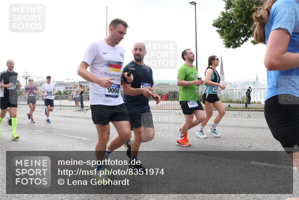 29.06.2025 - hella hamburg halbmarathon Lena Gebhardt http://msf.ph/oto/8351974 29.06.2025 10:38:45 Lombardsbrücke 576, 4259, 9004, 32, 12577, 56, 1232, 1390, 1451, 1596, 1721, 1791, 2113, 2151, 2498, 2524, 2534, 2576, 2660, 2693, 3010, 3094, 3095, 3216, 3286, 3307, 3323, 3338, 3635, 3636, 3726, 3745, 3777, 3841, 3927, 4028, 4139, 4155, 4159, 4257, 4259, 4260, 4316, 4320, 4883, 4964, 5085, 5089, 5155, 5617, 5684, 5735, 5913, 6062, 6695, 6696, 6875, 7117, 7148, 7263, 7371, 7561, 7692, 7849, 7868, 8367, 8783, 9708, 10072, 10554, 13060 meine-sportfotos.de