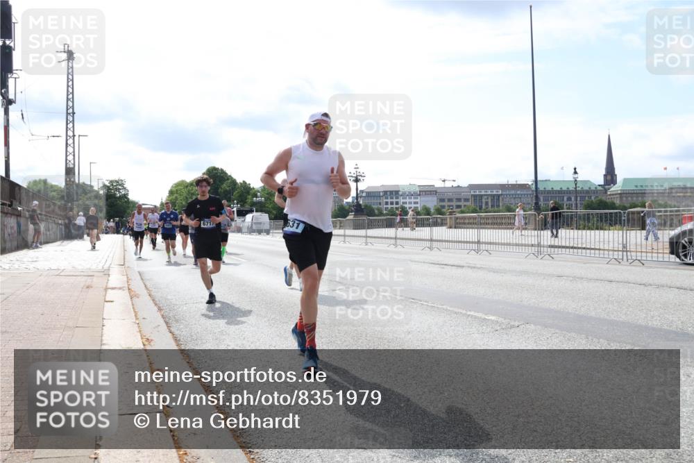 29.06.2025 - hella hamburg halbmarathon Lena Gebhardt http://msf.ph/oto/8351979 29.06.2025 10:13:48 Lombardsbrücke 631, 6717, 1007, 1131, 1194, 1480, 1859, 2055, 2359, 2721, 2904, 2987, 3729, 4001, 4187, 4795, 4950, 4962, 5232, 5546, 5631, 5719, 6026, 6710, 6717, 6724, 7346, 7446, 7447, 7460, 7462, 7913, 8279, 8673, 9128, 9527, 9612, 9631, 10442, 10443, 10977, 11441, 11987, 12313, 12797, 12928, 12929, 13331, 13788, 13928, 15085, 15482, 15663, 15721, 15722, 15840, 16491, 17439, 17472, 17474, 17985, 18041, 18222, 18231, 18236, 18239 meine-sportfotos.de