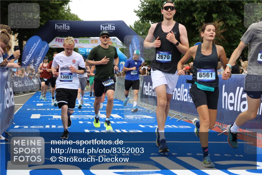 29.06.2025 - hella hamburg halbmarathon Strokosch-Dieckow http://msf.ph/oto/8352003 29.06.2025 10:52:35 Ziel 2346, 2670, 3715, 3952, 3999, 5116, 6561, 6562, 7232, 7475, 9145, 9739, 9869, 10115, 11459, 11689, 12450, 12482, 13051, 13301, 14122, 14561, 15001, 15980, 18982 meine-sportfotos.de