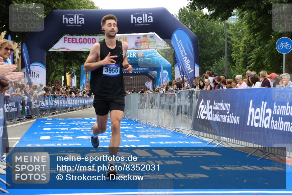 29.06.2025 - hella hamburg halbmarathon Strokosch-Dieckow http://msf.ph/oto/8352031 29.06.2025 10:31:19 Ziel 3955, 4812, 10017, 10298, 11857, 12232, 14450, 14548, 19042, 19118 meine-sportfotos.de