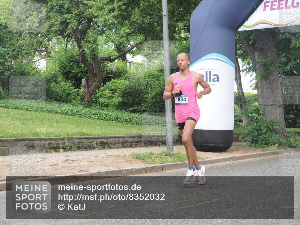 29.06.2025 - hella hamburg halbmarathon KatJ http://msf.ph/oto/8352032 29.06.2025 10:21:24 Zwischen KM18-KM19 1894, 4812, 5660, 7845 meine-sportfotos.de