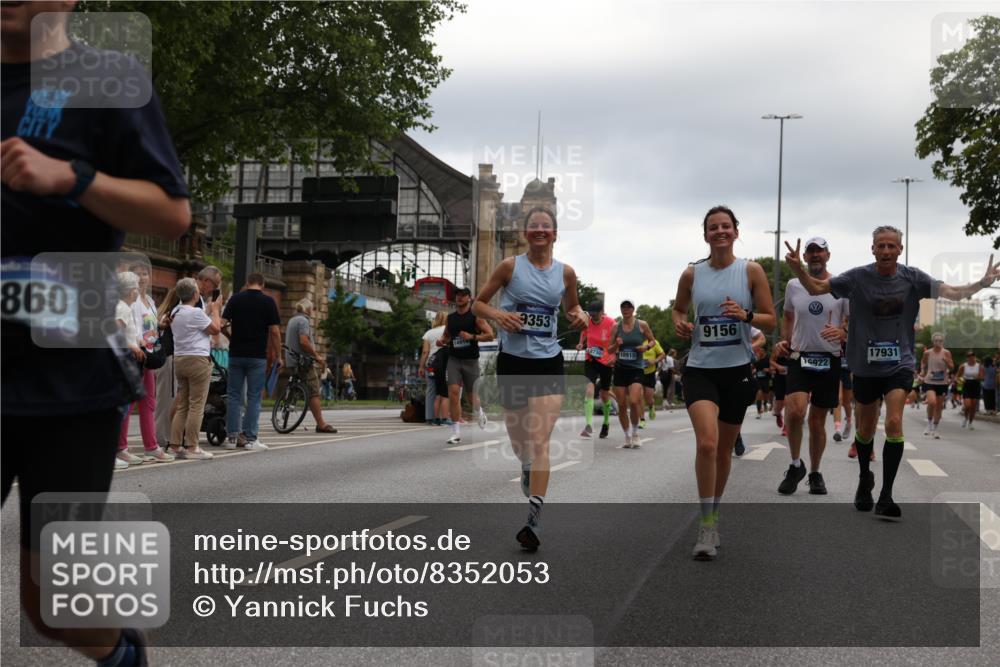 29.06.2025 - hella hamburg halbmarathon Yannick Fuchs http://msf.ph/oto/8352053 29.06.2025 10:52:50 20KM 1285, 1642, 1946, 1951, 2027, 2711, 2855, 5084, 5347, 5633, 6208, 6636, 6860, 6997, 7476, 8392, 8929, 9156, 9353, 9553, 9555, 9655, 9835, 10539, 10915, 12809, 13407, 14355, 14375, 14631, 14914, 15263, 15824, 16160, 16206, 16409, 16563, 16922, 16924, 17346, 17665, 17782, 17810, 17839, 17852, 17931, 17967, 18112, 18232, 18266, 18556, 18682, 18730, 18833, 18954, 19002, 19003 meine-sportfotos.de