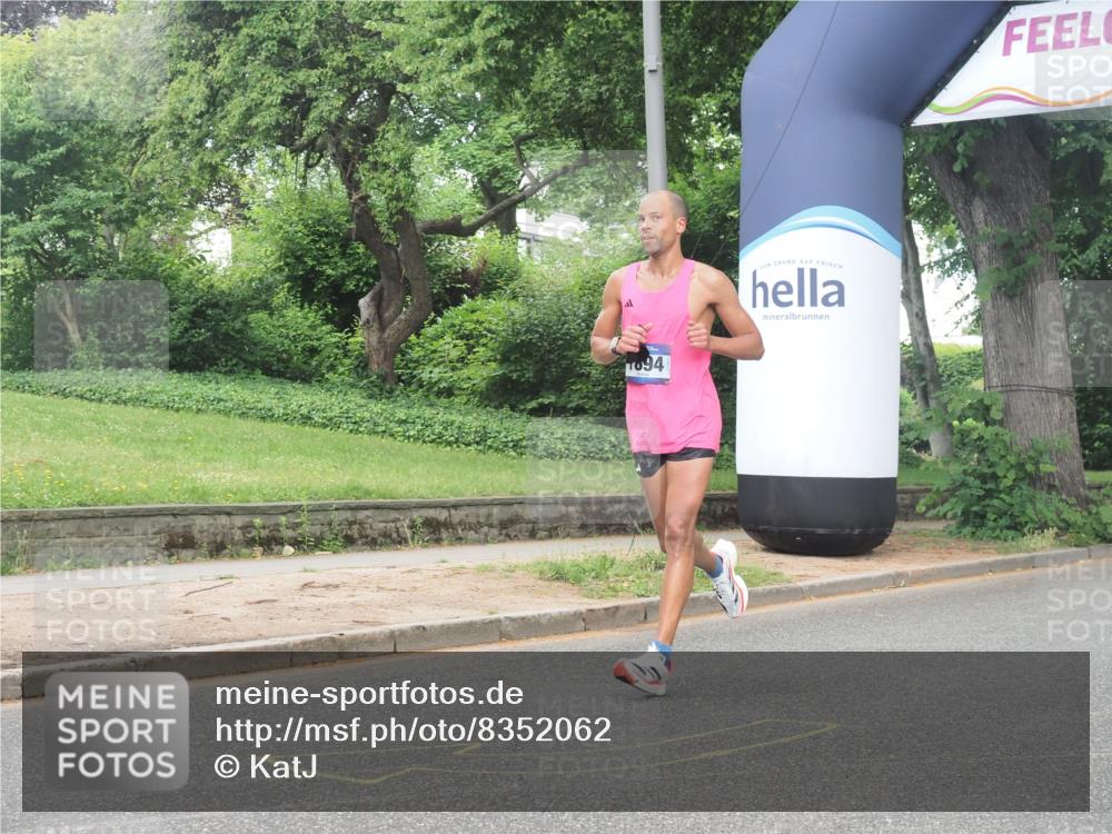 29.06.2025 - hella hamburg halbmarathon KatJ http://msf.ph/oto/8352062 29.06.2025 10:21:25 Zwischen KM18-KM19 1894, 4812, 5660, 7845 meine-sportfotos.de