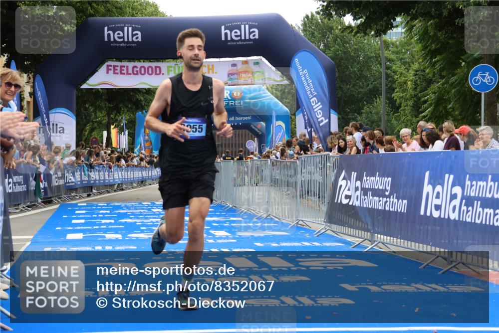 29.06.2025 - hella hamburg halbmarathon Strokosch-Dieckow http://msf.ph/oto/8352067 29.06.2025 10:31:19 Ziel 3955, 4812, 10017, 10298, 11857, 12232, 14450, 14548, 19042, 19118 meine-sportfotos.de