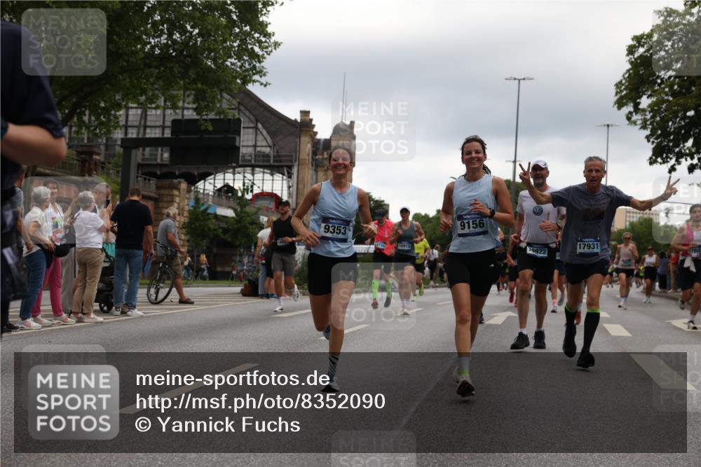 29.06.2025 - hella hamburg halbmarathon Yannick Fuchs http://msf.ph/oto/8352090 29.06.2025 10:52:50 20KM 1285, 1642, 1946, 1951, 2027, 2711, 2855, 5084, 5347, 5633, 6208, 6636, 6860, 6997, 7476, 8392, 8929, 9156, 9353, 9553, 9555, 9655, 9835, 10539, 10915, 12809, 13407, 14355, 14375, 14631, 14914, 15263, 15824, 16160, 16206, 16409, 16563, 16922, 16924, 17346, 17665, 17782, 17810, 17839, 17852, 17931, 17967, 18112, 18232, 18266, 18556, 18682, 18730, 18833, 18954, 19002, 19003 meine-sportfotos.de