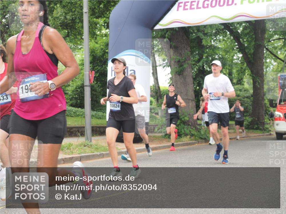 29.06.2025 - hella hamburg halbmarathon KatJ http://msf.ph/oto/8352094 29.06.2025 10:51:02 Zwischen KM18-KM19 1212, 1733, 1851, 2463, 3572, 4120, 4985, 5653, 7333 meine-sportfotos.de