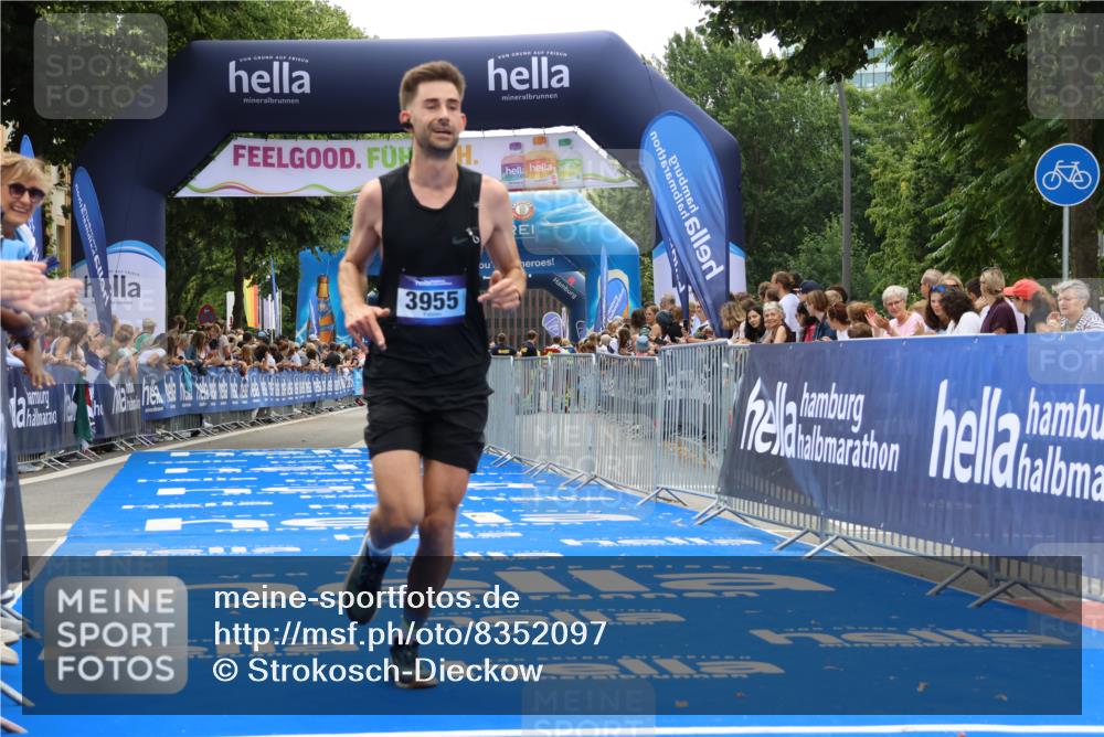 29.06.2025 - hella hamburg halbmarathon Strokosch-Dieckow http://msf.ph/oto/8352097 29.06.2025 10:31:20 Ziel 3955, 4812, 10298, 11857, 12232, 14450, 14548, 19042, 19118 meine-sportfotos.de
