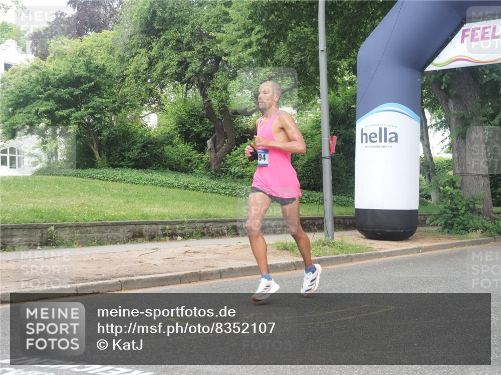 29.06.2025 - hella hamburg halbmarathon KatJ http://msf.ph/oto/8352107 29.06.2025 10:21:25 Zwischen KM18-KM19 1894, 4812, 5660, 7845 meine-sportfotos.de