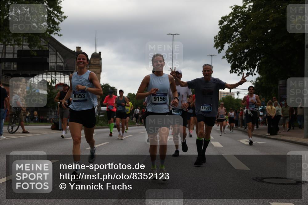 29.06.2025 - hella hamburg halbmarathon Yannick Fuchs http://msf.ph/oto/8352123 29.06.2025 10:52:51 20KM 1285, 1642, 1946, 1951, 2027, 2677, 2711, 2855, 5084, 5347, 5633, 6208, 6636, 6860, 6997, 7476, 8392, 8929, 9156, 9353, 9553, 9555, 9655, 9835, 10539, 10915, 12809, 13407, 14375, 14631, 14914, 15263, 15824, 16160, 16206, 16409, 16563, 16922, 16924, 17017, 17346, 17665, 17782, 17810, 17839, 17852, 17931, 17967, 18112, 18232, 18266, 18556, 18682, 18730, 18833, 18954, 19002, 19003 meine-sportfotos.de