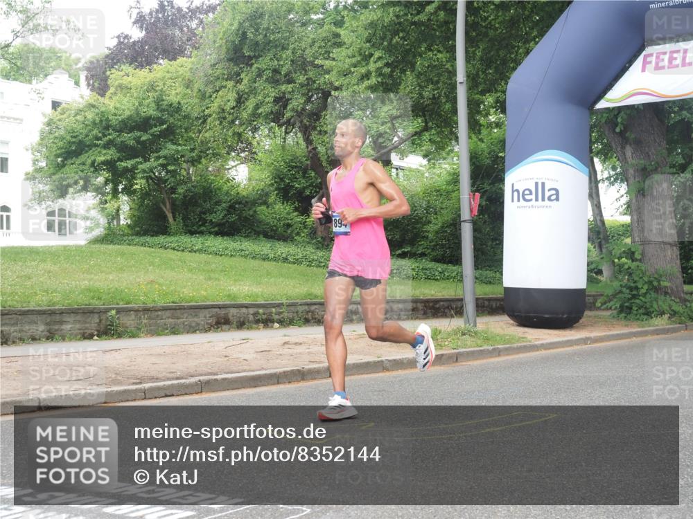 29.06.2025 - hella hamburg halbmarathon KatJ http://msf.ph/oto/8352144 29.06.2025 10:21:25 Zwischen KM18-KM19 1894, 4812, 5660, 7845 meine-sportfotos.de