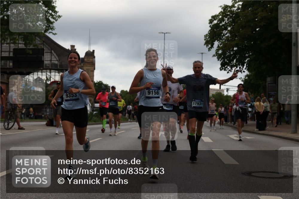 29.06.2025 - hella hamburg halbmarathon Yannick Fuchs http://msf.ph/oto/8352163 29.06.2025 10:52:51 20KM 1285, 1642, 1946, 1951, 2027, 2677, 2711, 2855, 5084, 5347, 5633, 6208, 6636, 6860, 6997, 7476, 8392, 8929, 9156, 9353, 9553, 9555, 9655, 9835, 10539, 10915, 12809, 13407, 14375, 14631, 14914, 15263, 15824, 16160, 16206, 16409, 16563, 16922, 16924, 17017, 17346, 17665, 17782, 17810, 17839, 17852, 17931, 17967, 18112, 18232, 18266, 18556, 18682, 18730, 18833, 18954, 19002, 19003 meine-sportfotos.de