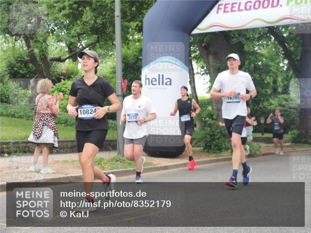 29.06.2025 - hella hamburg halbmarathon KatJ http://msf.ph/oto/8352179 29.06.2025 10:51:02 Zwischen KM18-KM19 1212, 1733, 1851, 2463, 3572, 4120, 4985, 5653, 7333 meine-sportfotos.de