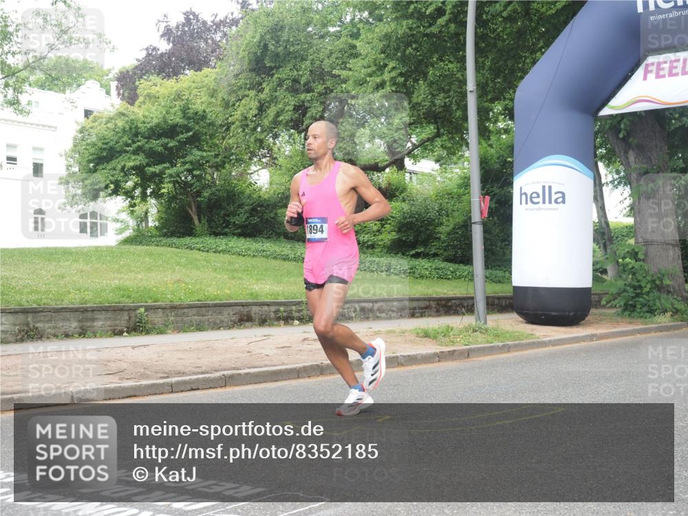 29.06.2025 - hella hamburg halbmarathon KatJ http://msf.ph/oto/8352185 29.06.2025 10:21:25 Zwischen KM18-KM19 1894, 4812, 5660, 7845 meine-sportfotos.de
