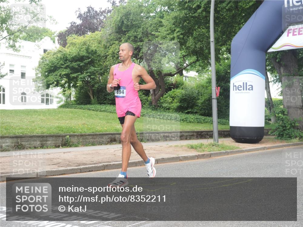 29.06.2025 - hella hamburg halbmarathon KatJ http://msf.ph/oto/8352211 29.06.2025 10:21:25 Zwischen KM18-KM19 1894, 4812, 5660, 7845 meine-sportfotos.de