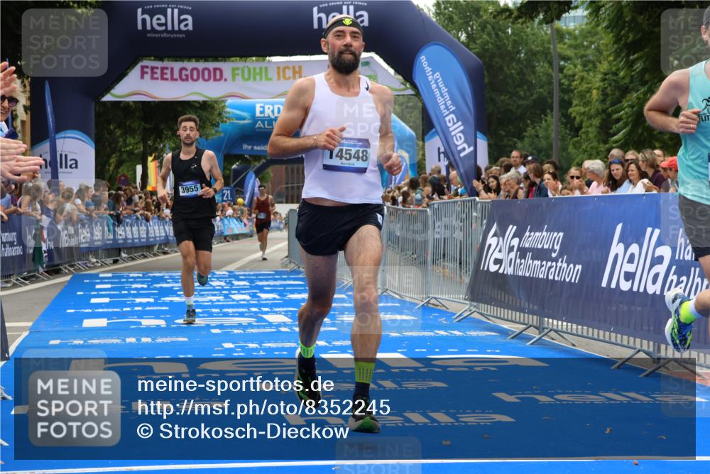 29.06.2025 - hella hamburg halbmarathon Strokosch-Dieckow http://msf.ph/oto/8352245 29.06.2025 10:31:18 Ziel 3955, 4812, 10017, 10298, 11857, 12232, 14450, 14548, 19042, 19118 meine-sportfotos.de