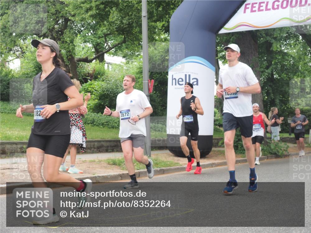 29.06.2025 - hella hamburg halbmarathon KatJ http://msf.ph/oto/8352264 29.06.2025 10:51:03 Zwischen KM18-KM19 1733, 1851, 2463, 3572, 4120, 4985, 5653, 7333 meine-sportfotos.de