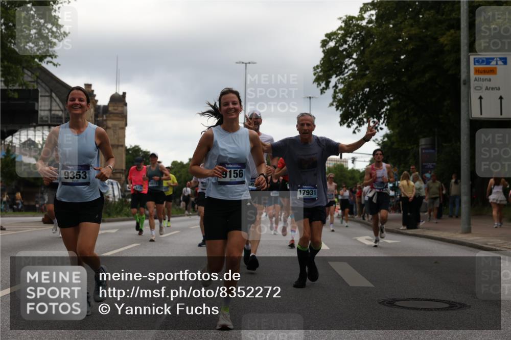 29.06.2025 - hella hamburg halbmarathon Yannick Fuchs http://msf.ph/oto/8352272 29.06.2025 10:52:51 20KM 1285, 1642, 1946, 1951, 2027, 2677, 2711, 2855, 5084, 5347, 5633, 6208, 6636, 6860, 6997, 7476, 8392, 8929, 9156, 9353, 9553, 9555, 9655, 9835, 10539, 10915, 12809, 13407, 14375, 14631, 14914, 15263, 15824, 16160, 16206, 16409, 16563, 16922, 16924, 17017, 17346, 17665, 17782, 17810, 17839, 17852, 17931, 17967, 18112, 18232, 18266, 18556, 18682, 18730, 18833, 18954, 19002, 19003 meine-sportfotos.de
