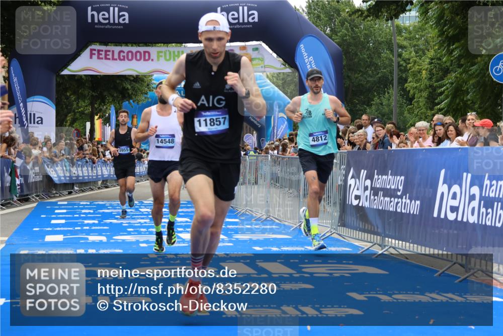 29.06.2025 - hella hamburg halbmarathon Strokosch-Dieckow http://msf.ph/oto/8352280 29.06.2025 10:31:16 Ziel 3201, 3955, 4812, 10017, 10298, 11857, 12232, 13754, 14450, 14548, 19042 meine-sportfotos.de