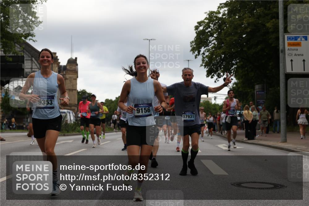 29.06.2025 - hella hamburg halbmarathon Yannick Fuchs http://msf.ph/oto/8352312 29.06.2025 10:52:51 20KM 1285, 1642, 1946, 1951, 2027, 2677, 2711, 2855, 5084, 5347, 5633, 6208, 6636, 6860, 6997, 7476, 8392, 8929, 9156, 9353, 9553, 9555, 9655, 9835, 10539, 10915, 12809, 13407, 14375, 14631, 14914, 15263, 15824, 16160, 16206, 16409, 16563, 16922, 16924, 17017, 17346, 17665, 17782, 17810, 17839, 17852, 17931, 17967, 18112, 18232, 18266, 18556, 18682, 18730, 18833, 18954, 19002, 19003 meine-sportfotos.de