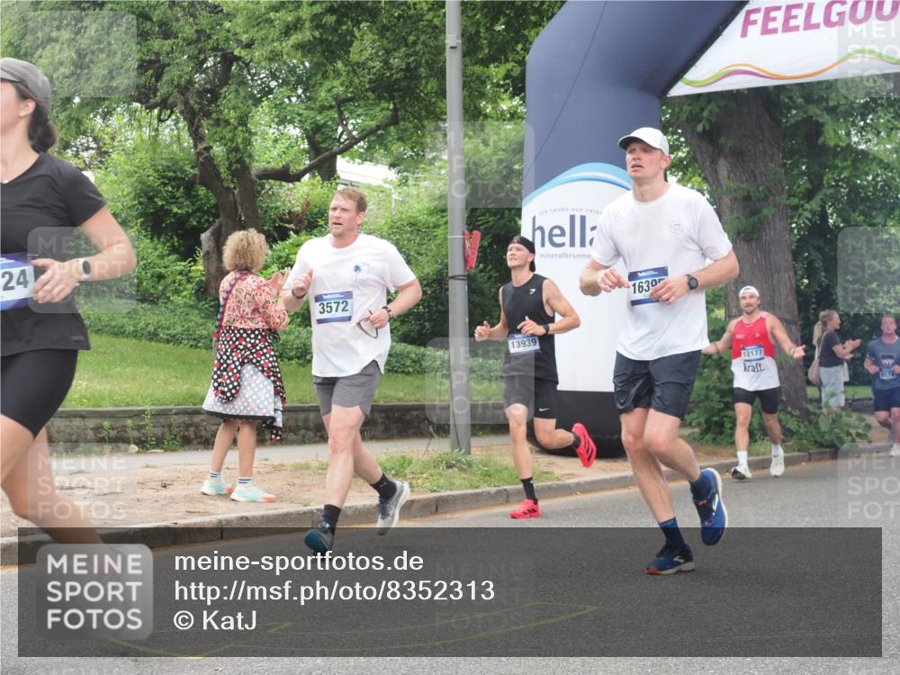 29.06.2025 - hella hamburg halbmarathon KatJ http://msf.ph/oto/8352313 29.06.2025 10:51:03 Zwischen KM18-KM19 1733, 1851, 2463, 3572, 4120, 4985, 5653, 7333 meine-sportfotos.de