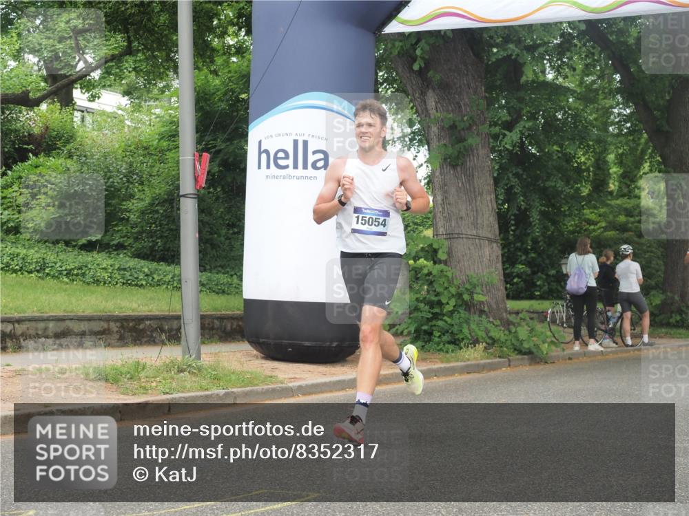 29.06.2025 - hella hamburg halbmarathon KatJ http://msf.ph/oto/8352317 29.06.2025 10:21:28 Zwischen KM18-KM19 1894, 4812, 5660 meine-sportfotos.de