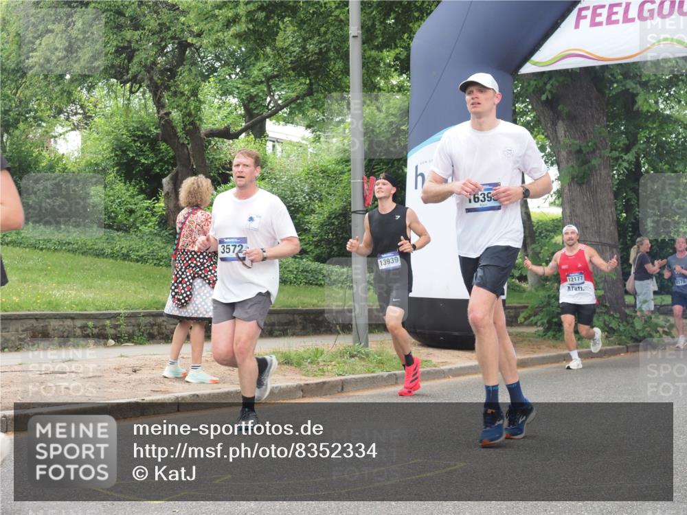 29.06.2025 - hella hamburg halbmarathon KatJ http://msf.ph/oto/8352334 29.06.2025 10:51:03 Zwischen KM18-KM19 1733, 1851, 2463, 3572, 4120, 4985, 5653, 7333 meine-sportfotos.de